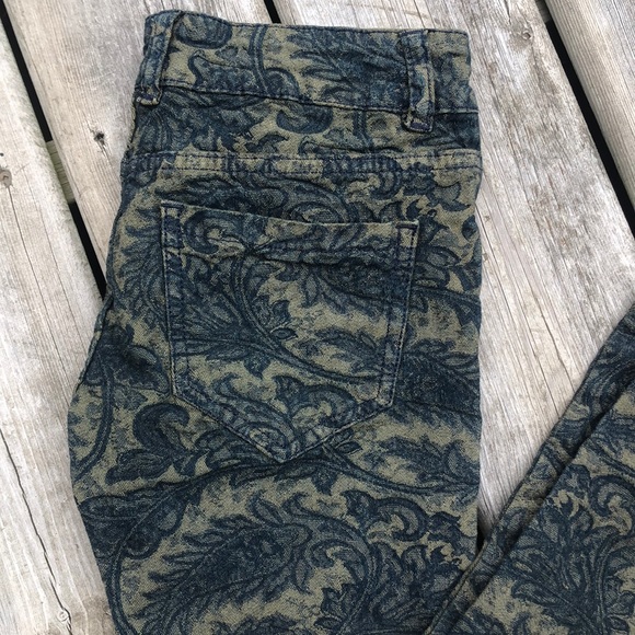 Black Swan Skinny Jeans - Picture 2 of 7